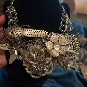 Chic Silver Floral Necklace